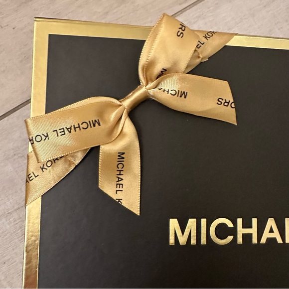 New deluxe Michael Kors small Gift Box - Picture 4 of 5
